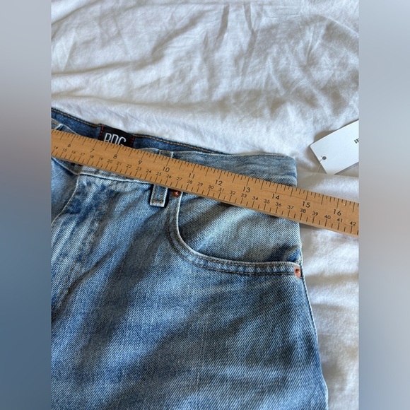 BDG NWT Urban Outfitters high rise Mom Jean shorts indigo denim - Picture 6 of 13